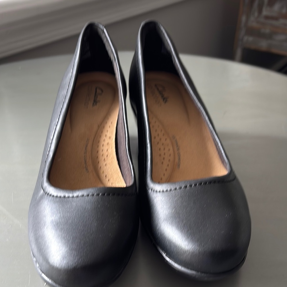 Clarks Black Flats Minimalist Design